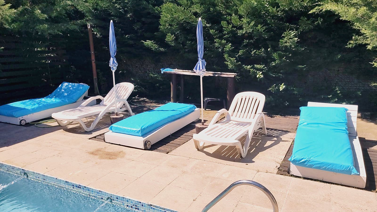 Piscina, quincho y parrilla